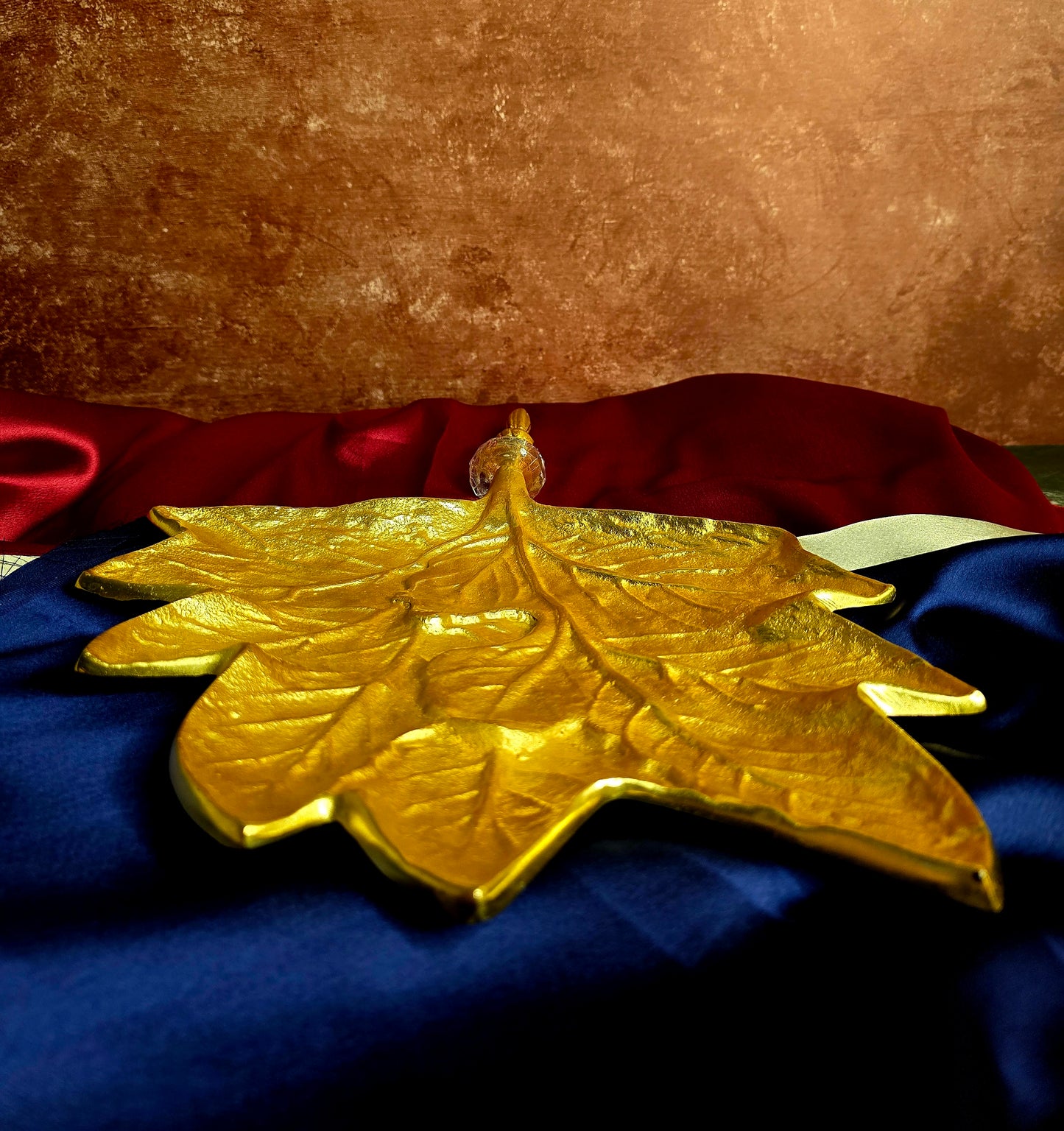 Big Leaf Elegance Tray