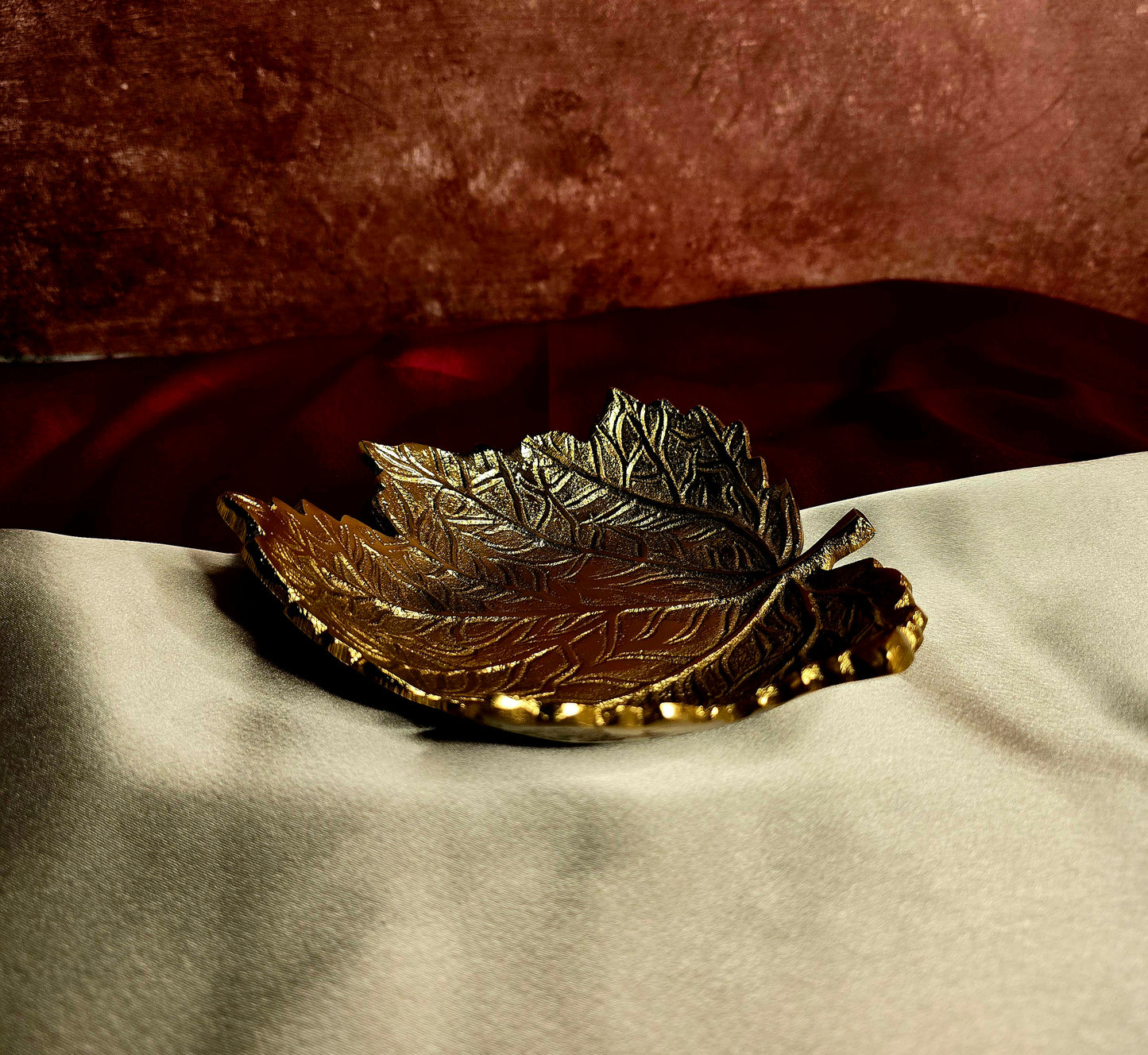 Single leaf Tray