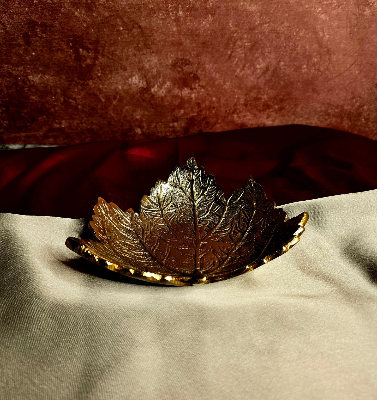 Single leaf Tray